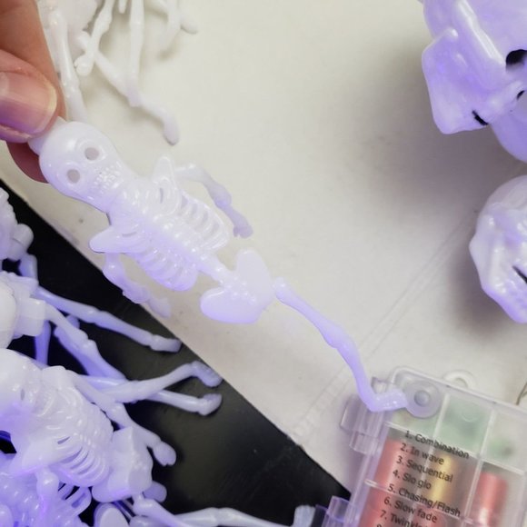 Skulls and skeletons multicolor string lights - Picture 9 of 10